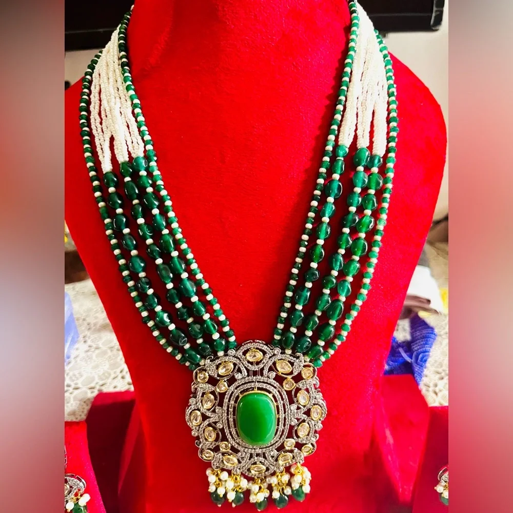 Grand Emerald&American Diamanté Pendant Held By Pearls &Green Droplets Earrings - Picture 3 of 6